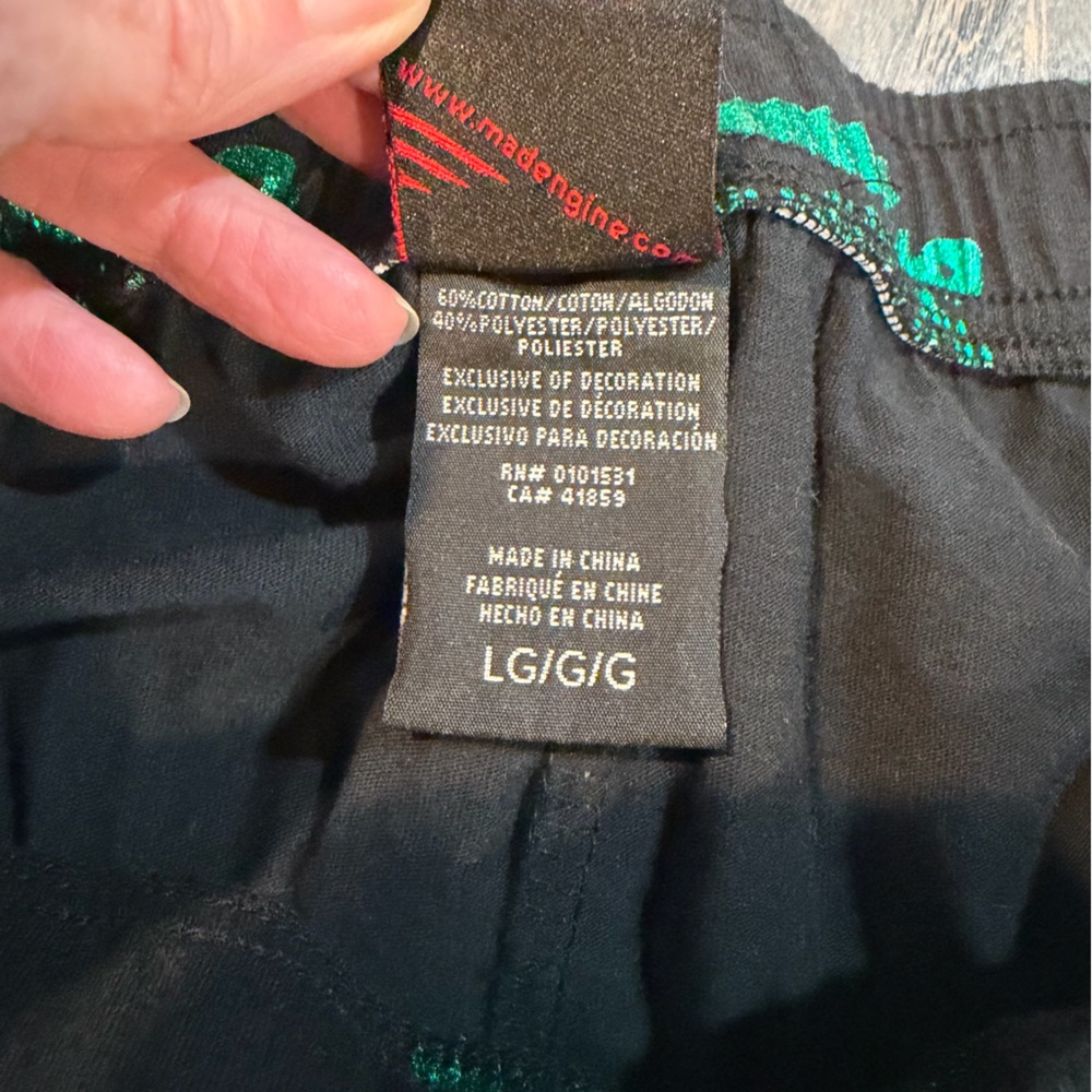 Mad Engine “Feelin’ Lucky” Graphic Jogger Lounge Pants Black Green Size L - Picture 7 of 9